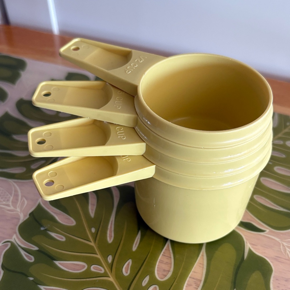 Vintage Tupperware measuring cups set of 4 yellow